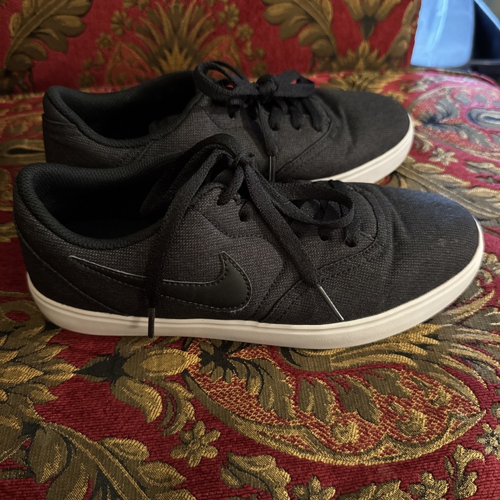 Nike SB Check Solarsoft Skate Shoes size 5 youth Black Athletic Sports Outdoor